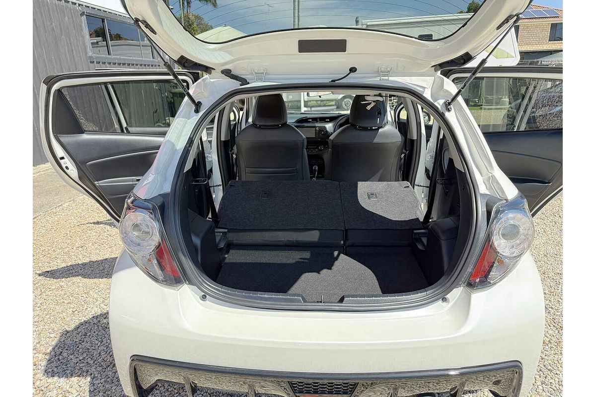 2019 Toyota VITZ F (HYBRID) NHP130