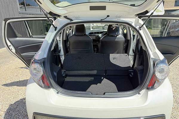 2019 Toyota VITZ F (HYBRID) NHP130