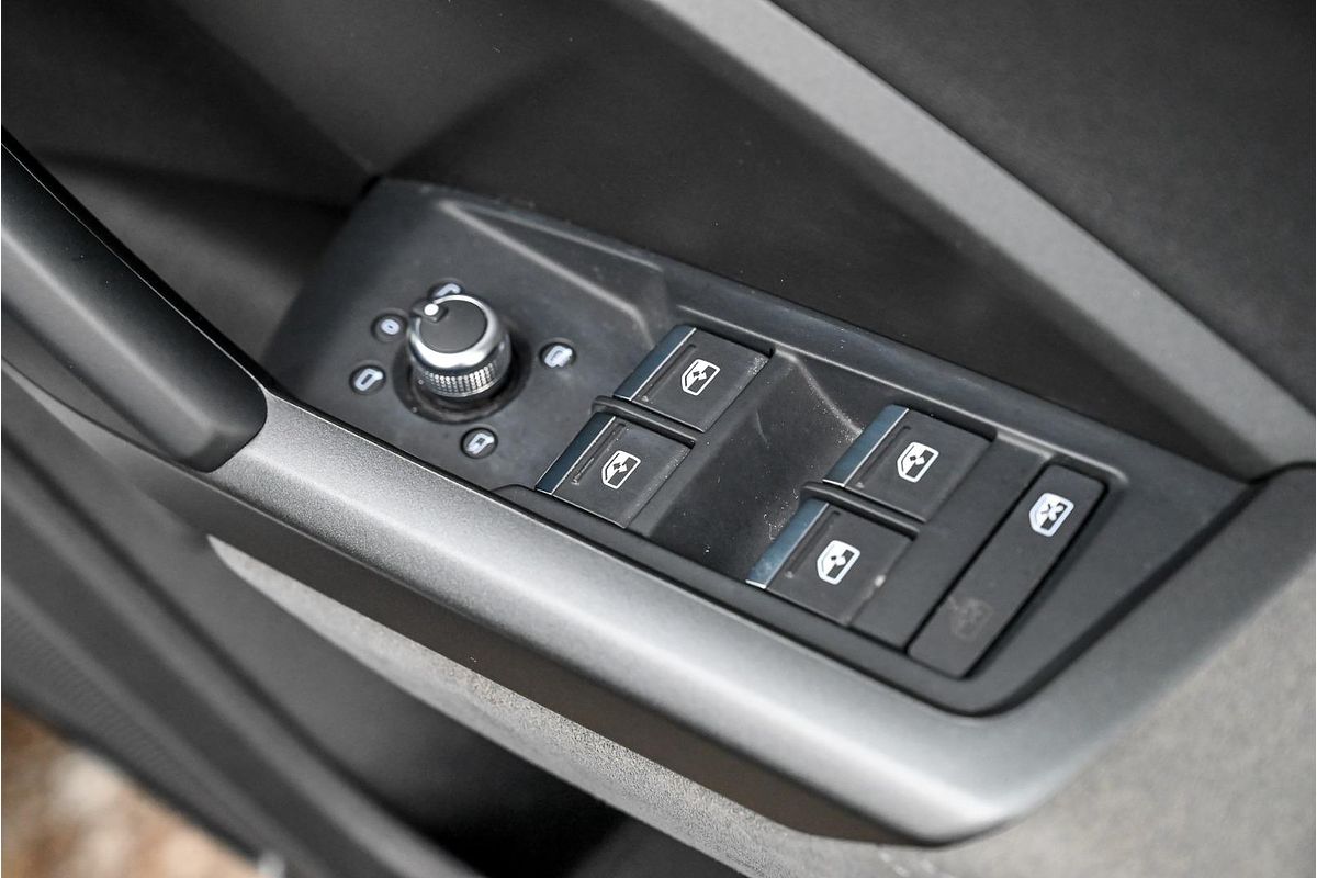 2021 Audi Q3 40 TFSI S line F3