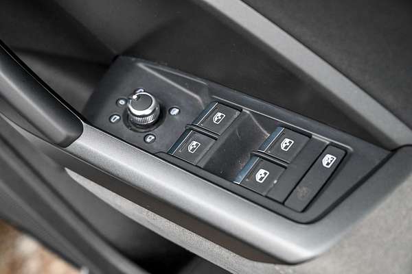 2021 Audi Q3 40 TFSI S line F3