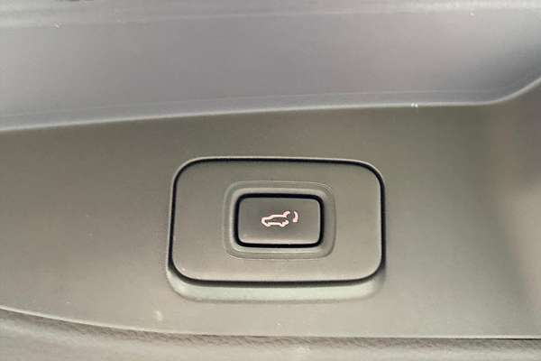 2022 Isuzu MU-X LS-T