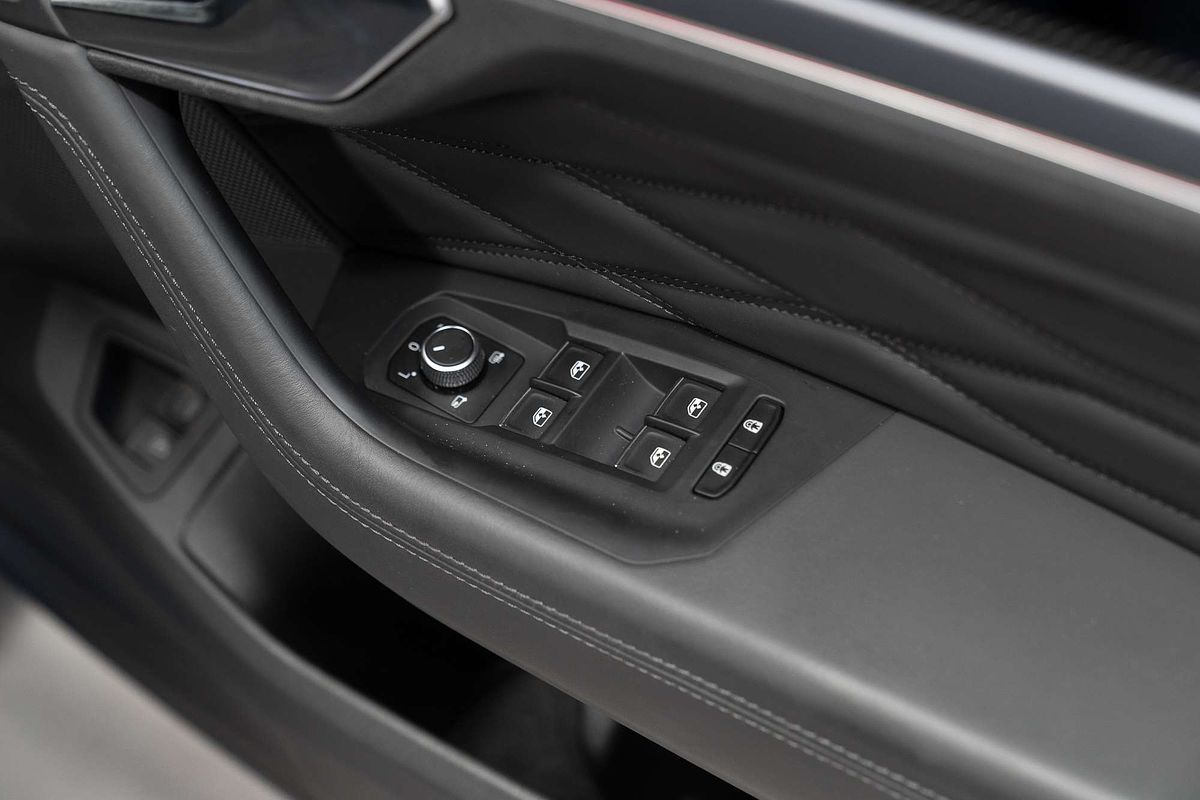 2024 Volkswagen Touareg R RC