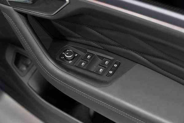 2024 Volkswagen Touareg R RC