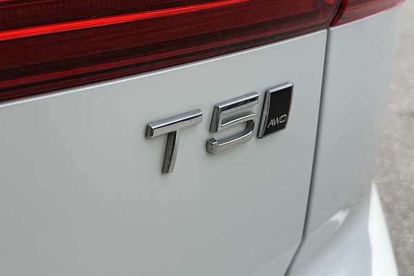 2018 Volvo XC60 T5 Momentum