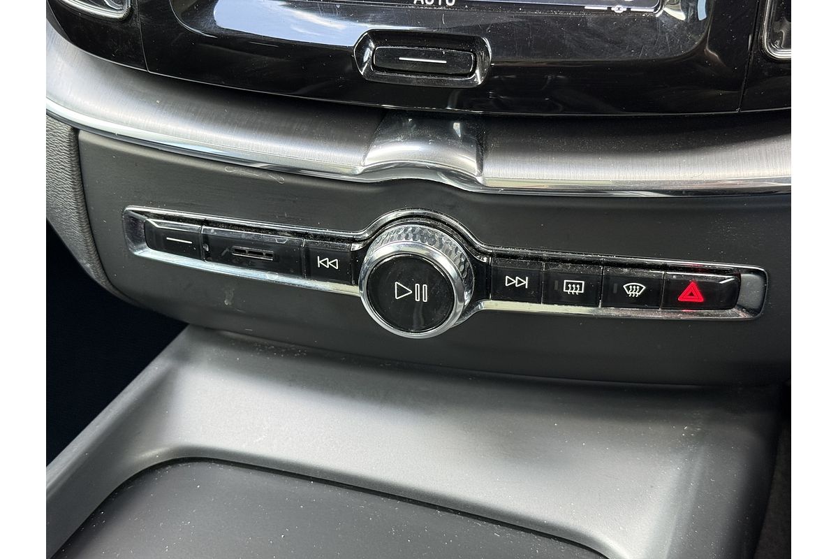 2018 Volvo XC60 T5 Momentum