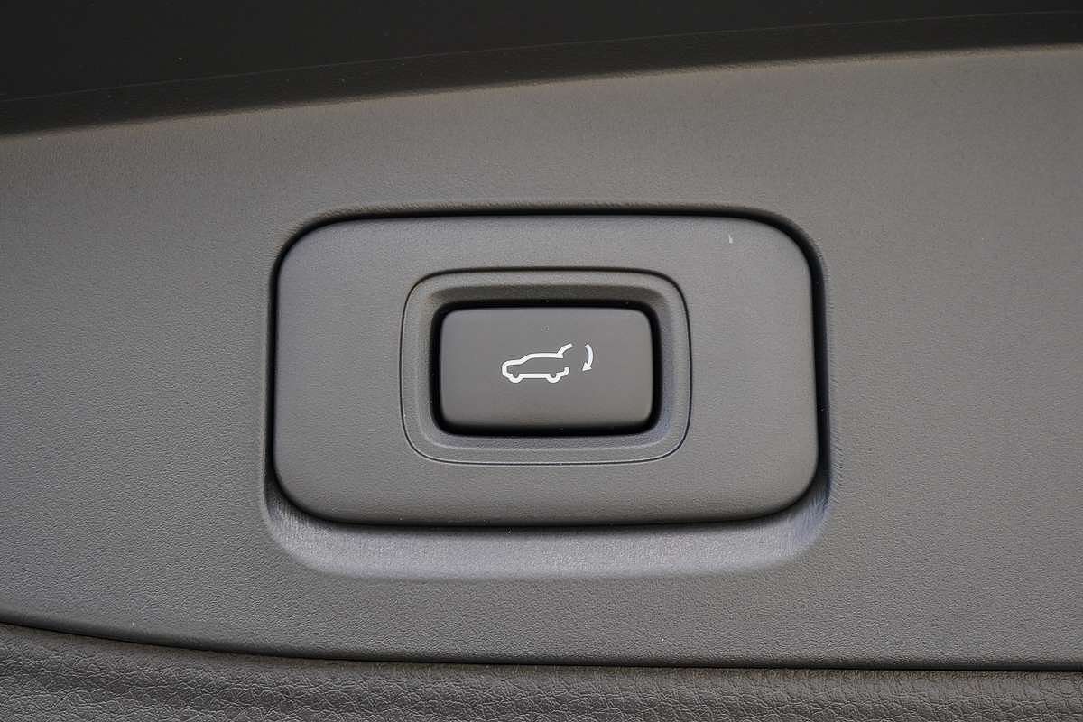 2025 Isuzu MU-X LS-T