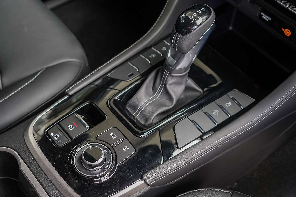 2025 Isuzu MU-X LS-T