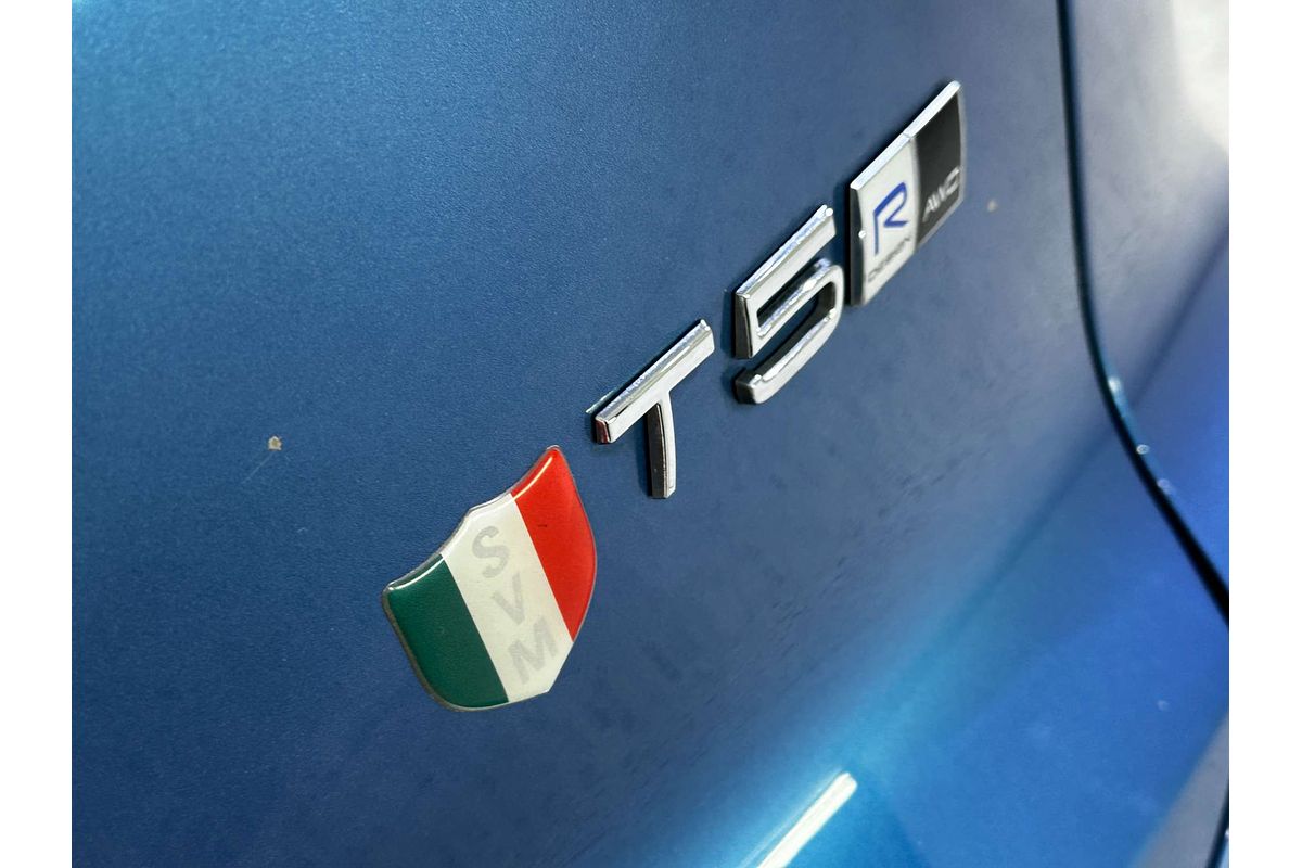 2018 Volvo XC40 T5 R-Design Launch Edition