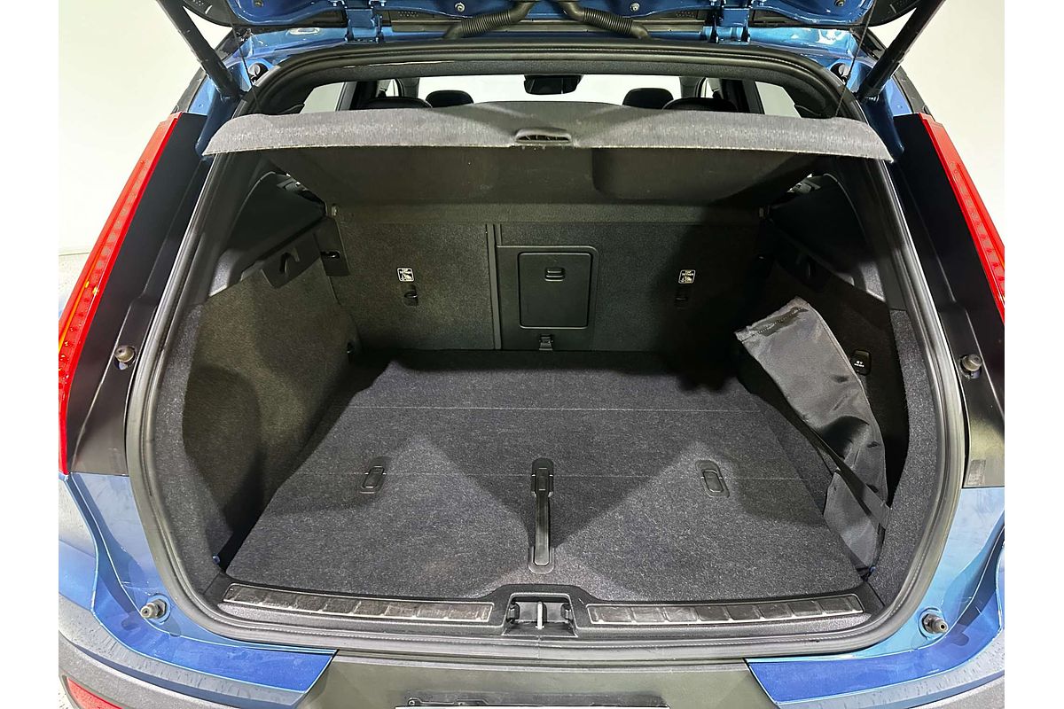 2018 Volvo XC40 T5 R-Design Launch Edition