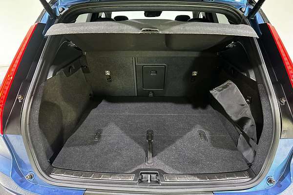 2018 Volvo XC40 T5 R-Design Launch Edition