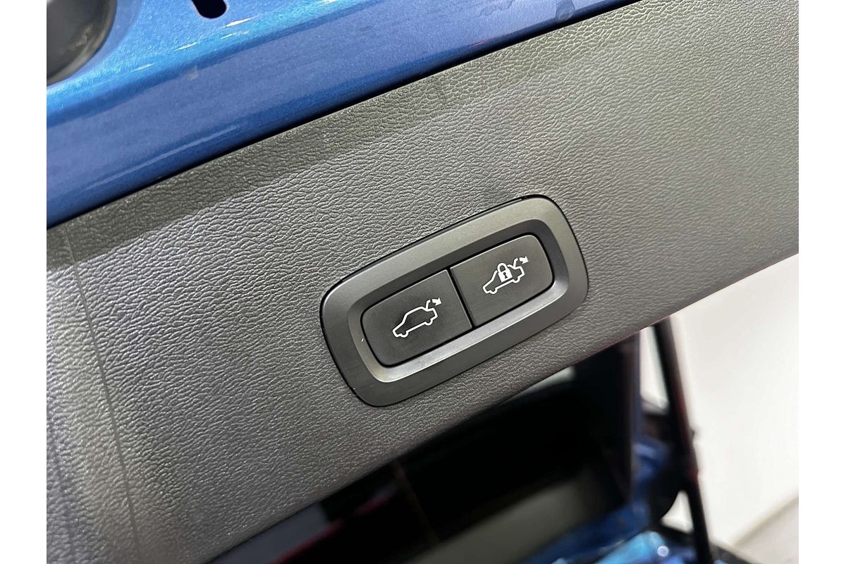 2018 Volvo XC40 T5 R-Design Launch Edition