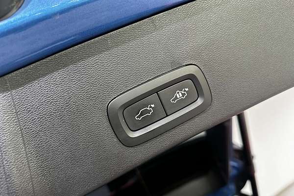 2018 Volvo XC40 T5 R-Design Launch Edition