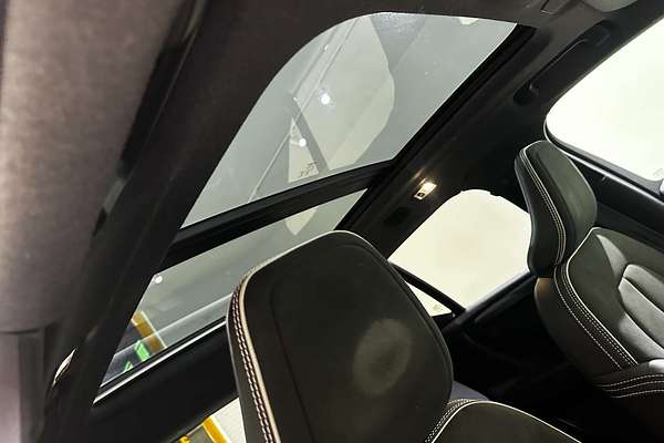 2018 Volvo XC40 T5 R-Design Launch Edition