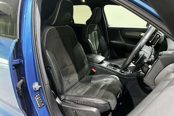 2018 Volvo XC40 T5 R-Design Launch Edition