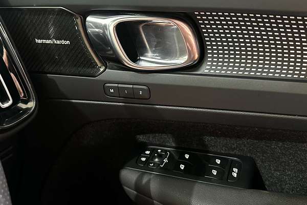 2018 Volvo XC40 T5 R-Design Launch Edition