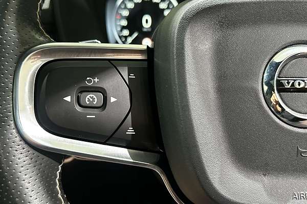 2018 Volvo XC40 T5 R-Design Launch Edition