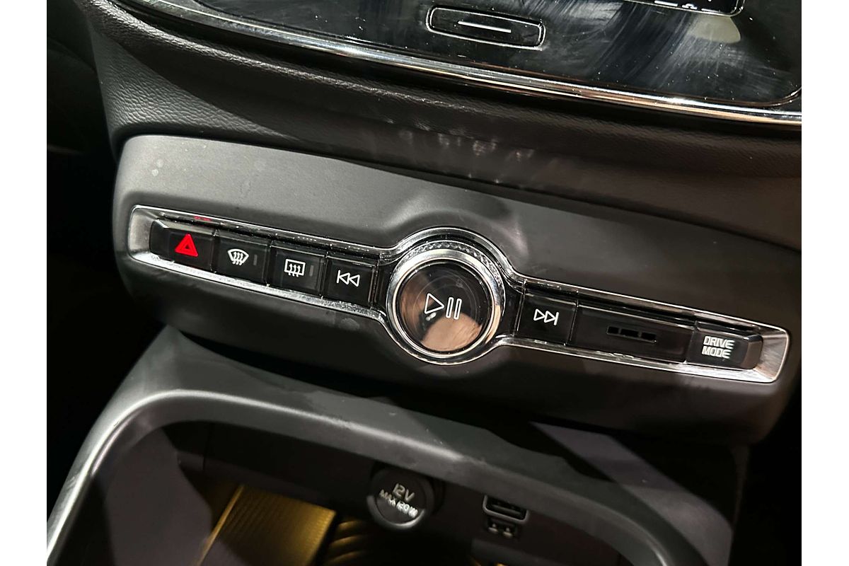 2018 Volvo XC40 T5 R-Design Launch Edition