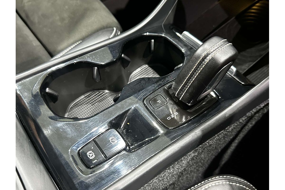 2018 Volvo XC40 T5 R-Design Launch Edition