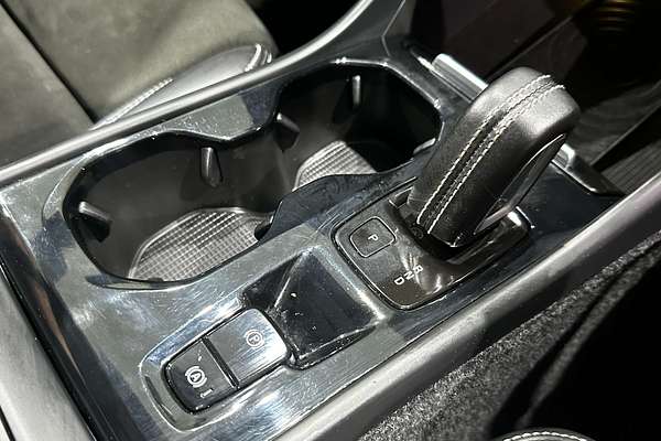 2018 Volvo XC40 T5 R-Design Launch Edition