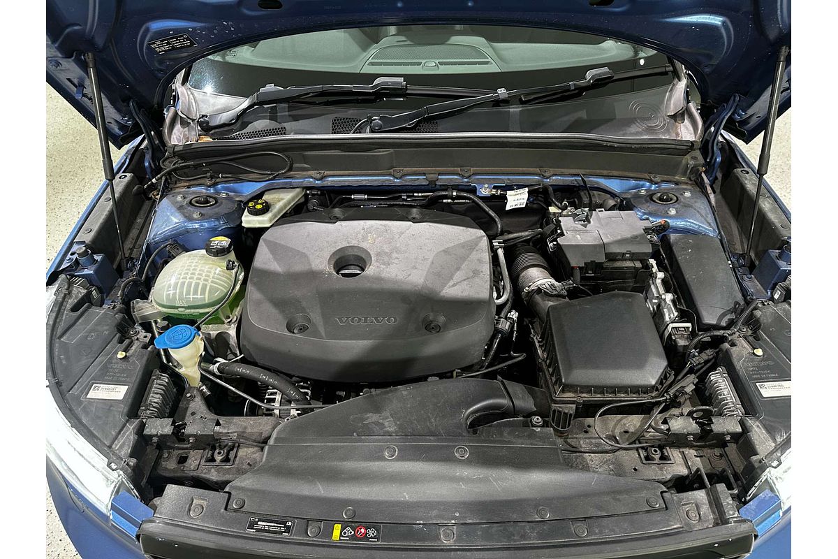 2018 Volvo XC40 T5 R-Design Launch Edition