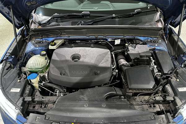 2018 Volvo XC40 T5 R-Design Launch Edition