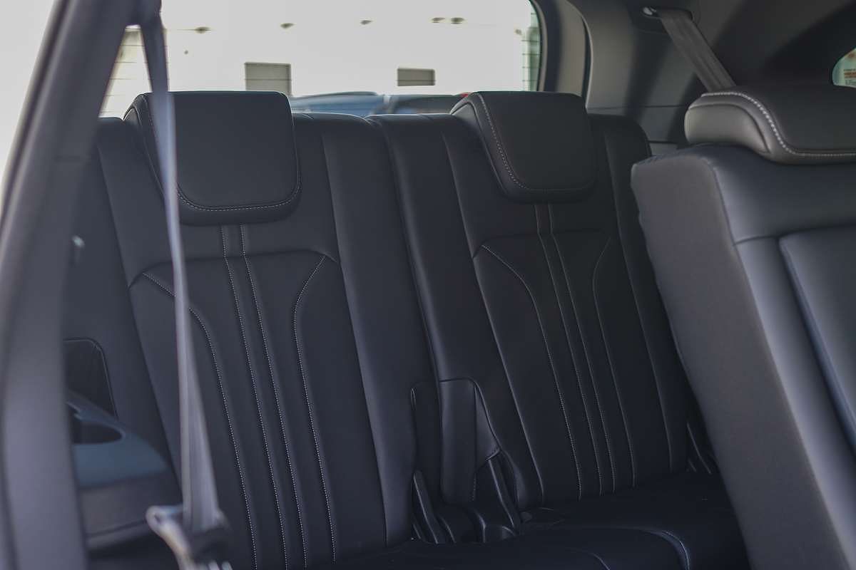 2025 Isuzu MU-X LS-T