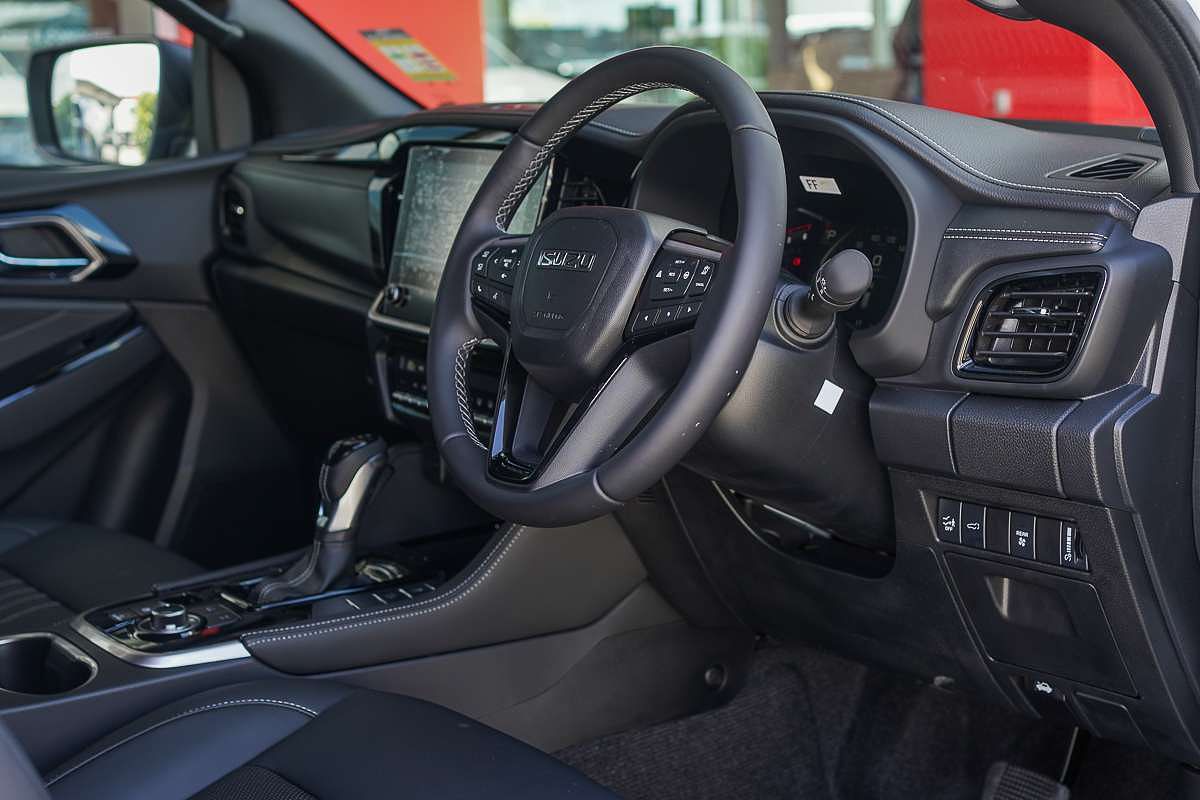 2025 Isuzu MU-X LS-T