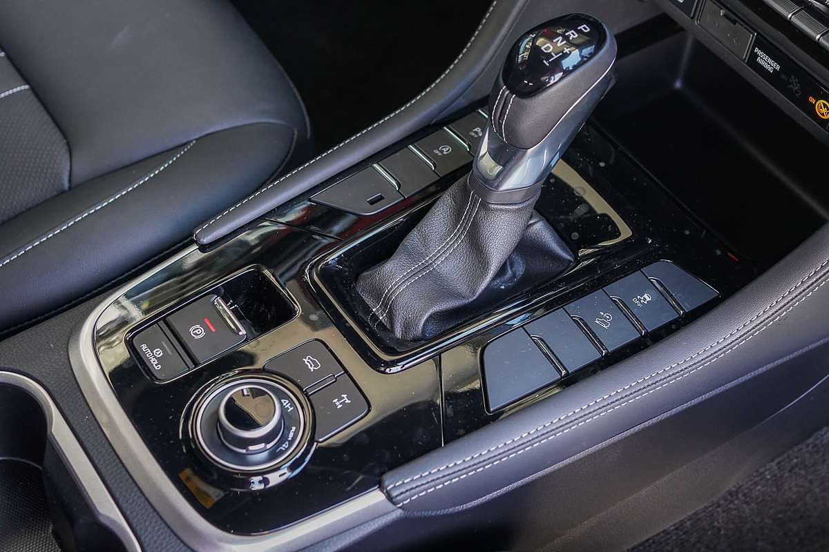 2025 Isuzu MU-X LS-T