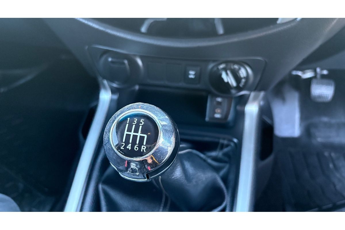 2015 Nissan Navara ST D23