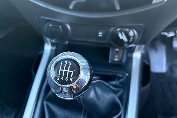 2015 Nissan Navara ST D23