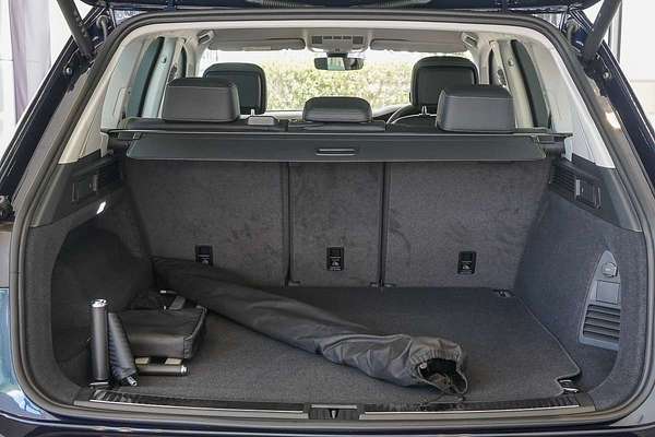 2025 Volkswagen Touareg 170TDI RC