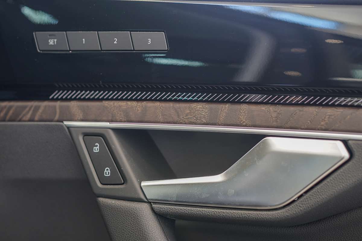 2025 Volkswagen Touareg 170TDI RC