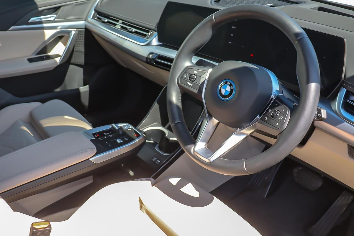 2024 BMW iX1 eDrive20 xLine U11