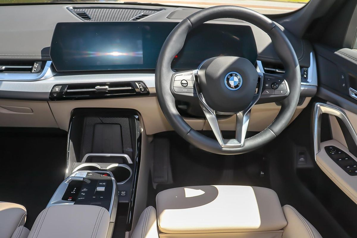2024 BMW iX1 eDrive20 xLine U11
