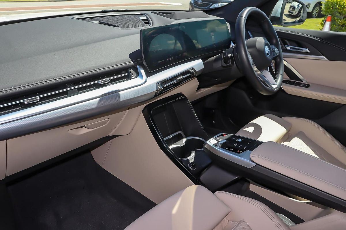 2024 BMW iX1 eDrive20 xLine U11