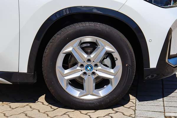 2024 BMW iX1 eDrive20 xLine U11