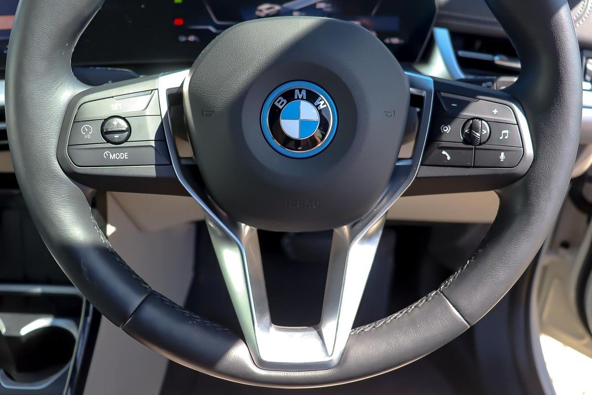 2024 BMW iX1 eDrive20 xLine U11