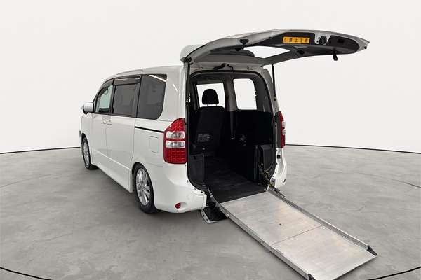2013 Toyota Noah SI Welcab