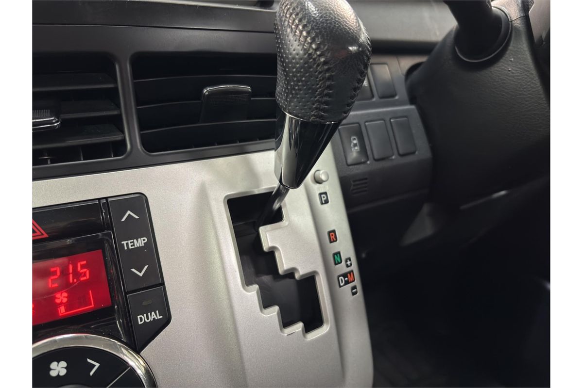 2013 Toyota Noah SI Welcab