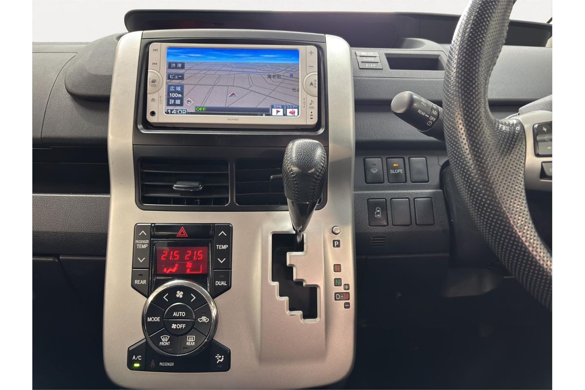 2013 Toyota Noah SI Welcab