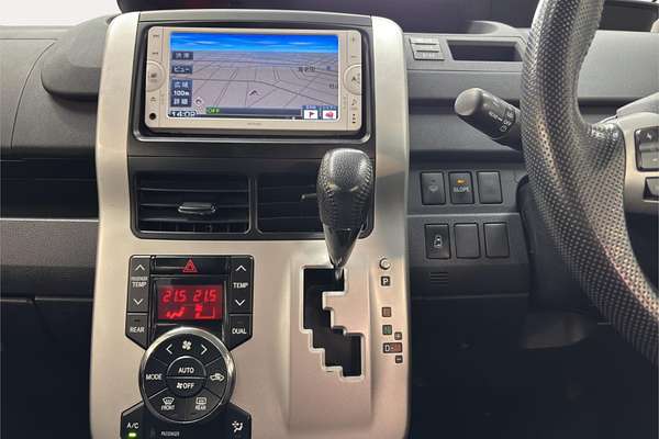 2013 Toyota Noah SI Welcab