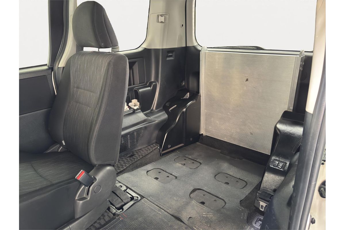 2013 Toyota Noah SI Welcab