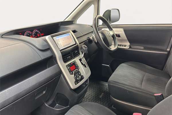 2013 Toyota Noah SI Welcab