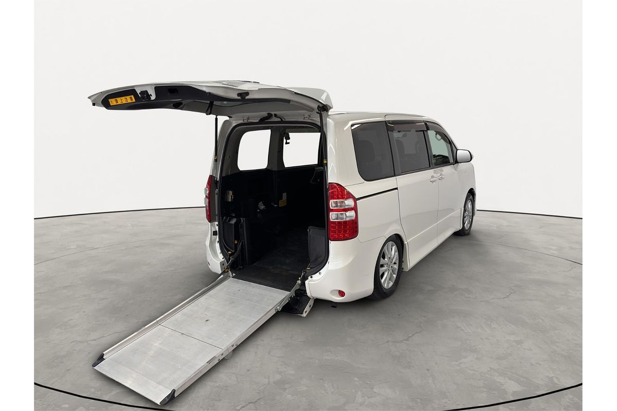 2013 Toyota Noah SI Welcab