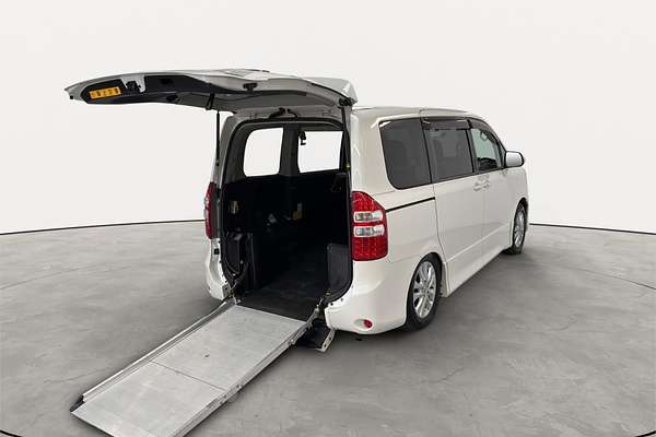 2013 Toyota Noah SI Welcab