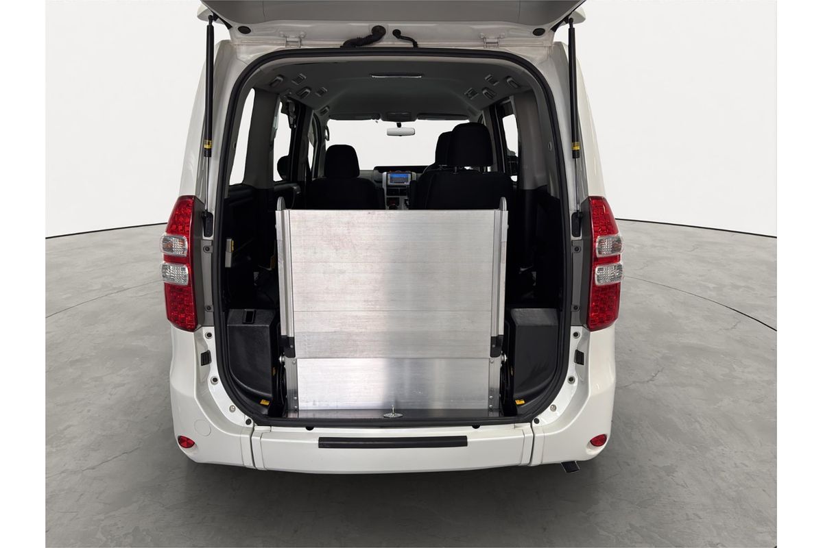 2013 Toyota Noah SI Welcab