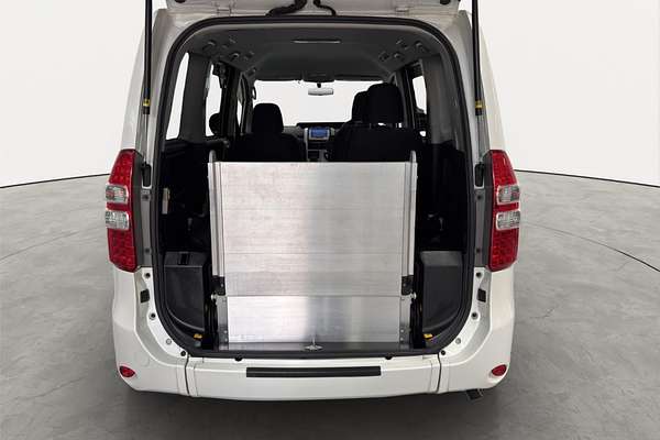 2013 Toyota Noah SI Welcab