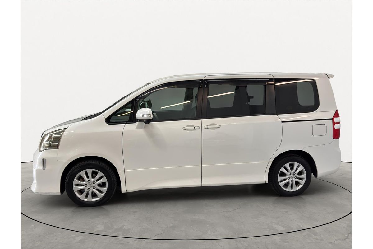 2013 Toyota Noah SI Welcab