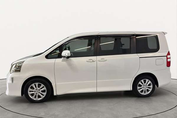 2013 Toyota Noah SI Welcab