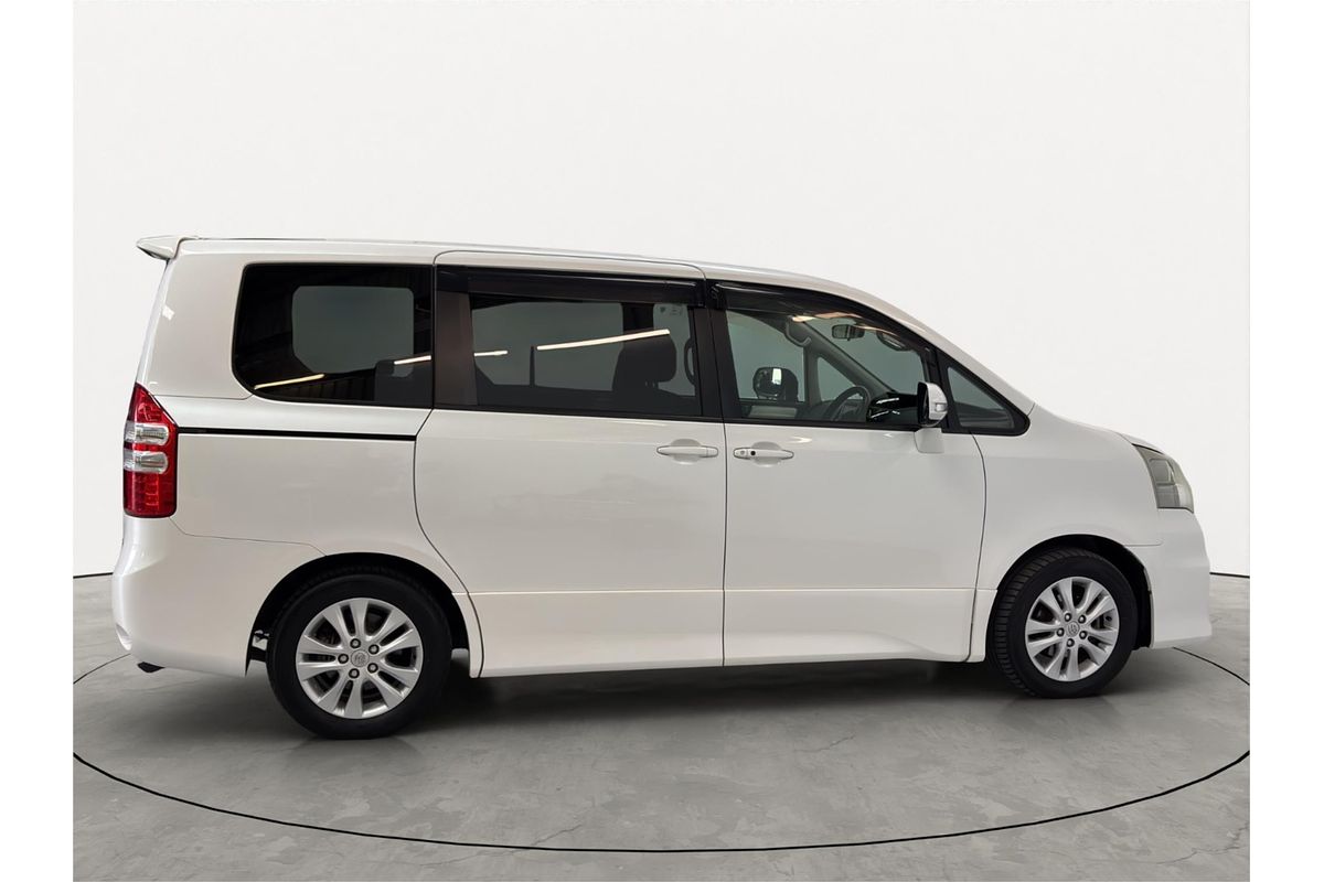 2013 Toyota Noah SI Welcab